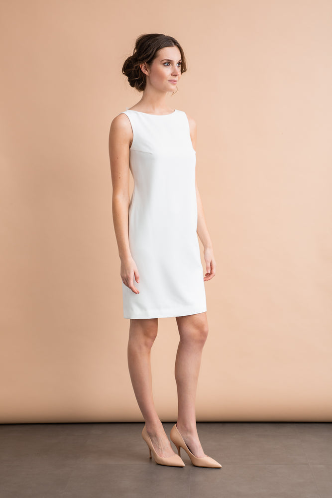 
                  
                    a woman in a white dress standing next to a white dress 
                  
                
